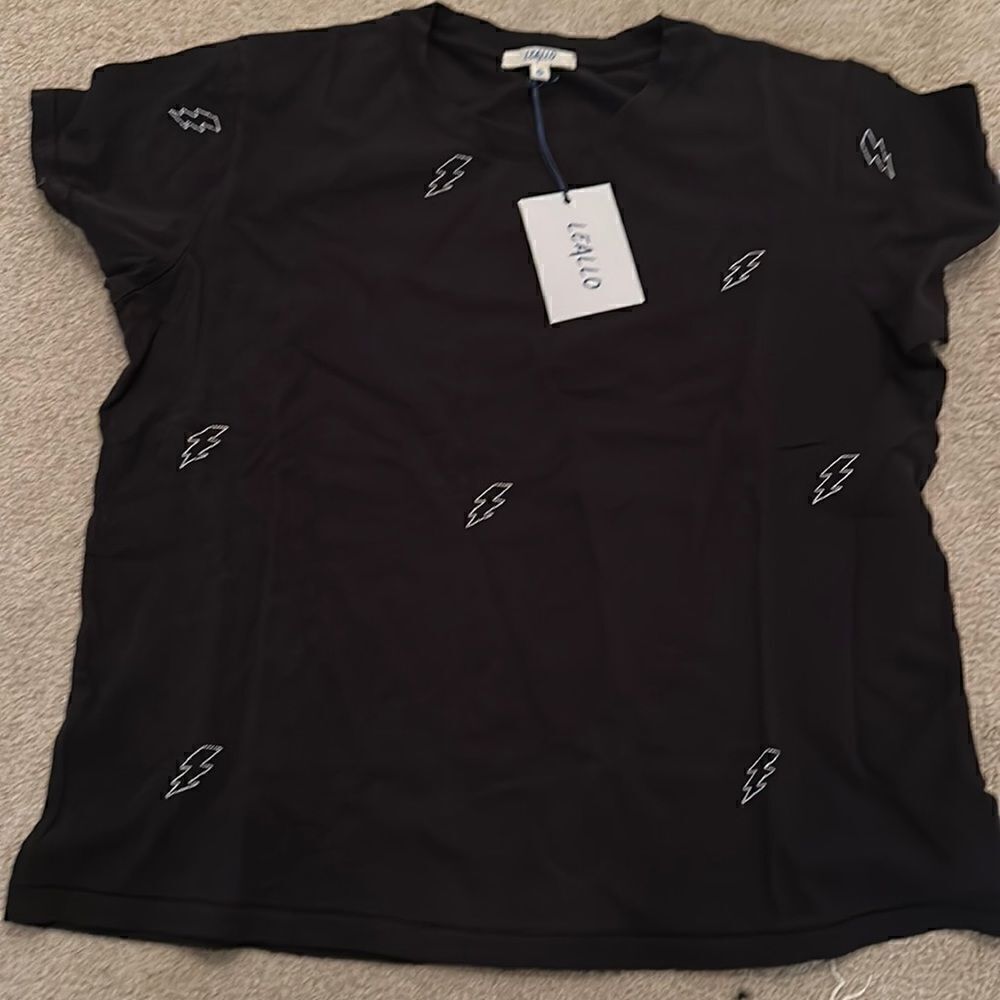 NWT Black Leallo tee Small
